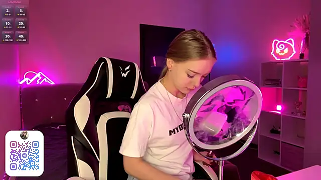 Snapshot of EvaPeace chatting on March 2, 2026, 8:27 pm EvaPeace online show from March 2, 2026, 8:27 pm