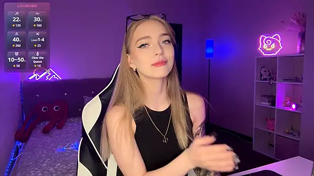 EvaPeace online show from April 7, 2026, 1:46 pm