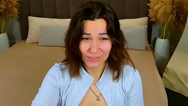 EdenSolis online show from April 14, 2026, 7:02 am