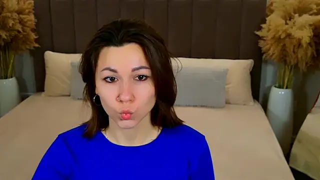 EdenSolis online show from February 26, 2026, 10:04 am