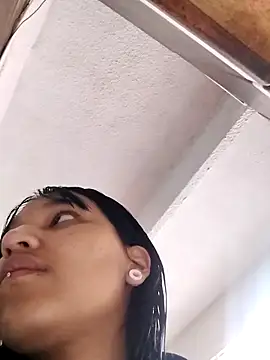 Snapshot of Valen_russo chatting on October 29, 2025, 1:21 pm Valen russo online show from October 29, 2025, 1:21 pm