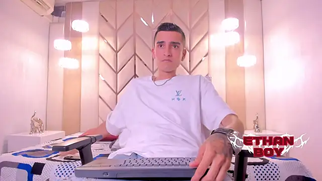Snapshot of Ethan_Boy_ chatting on March 3, 2026, 9:22 pm Ethan Boy online show from March 3, 2026, 9:22 pm