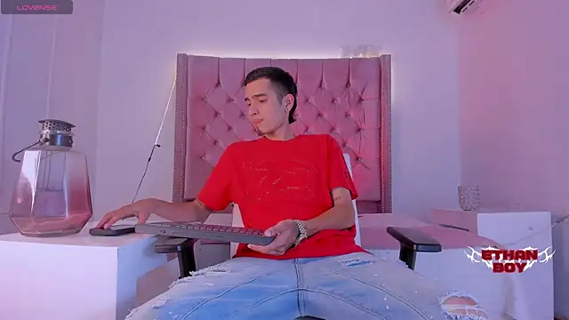 Snapshot of Ethan_Boy_ chatting on October 21, 2025, 8:52 pm Ethan Boy online show from October 21, 2025, 8:52 pm