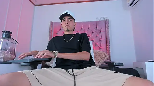 Snapshot of Ethan_Boy_ chatting on November 21, 2025, 7:35 pm Ethan Boy online show from November 21, 2025, 7:35 pm