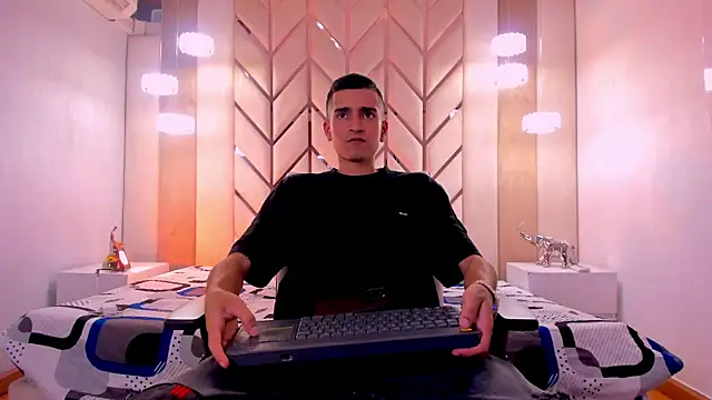 Snapshot of Ethan_Boy_ chatting on February 6, 2026, 8:05 pm Ethan Boy online show from February 6, 2026, 8:05 pm