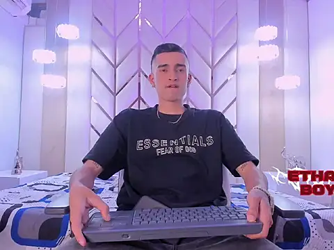 Snapshot of Ethan_Boy_ chatting on February 3, 2026, 8:14 pm Ethan Boy online show from February 3, 2026, 8:14 pm