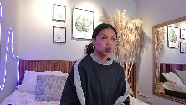 MIAHIVANOV online show from November 21, 2025, 1:43 pm