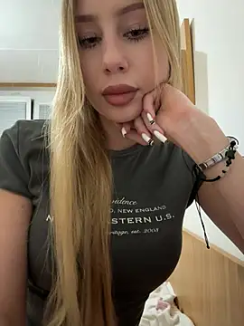 JudithCarly online show from April 7, 2026, 9:38 pm