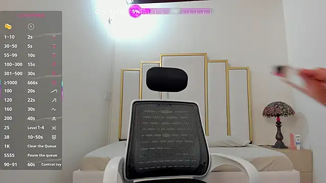 Snapshot of Annylittle_ chatting on October 19, 2025, 4:59 am Annylittle online show from October 19, 2025, 4:59 am