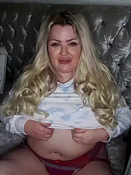 Sultress6969 online show from December 17, 2025, 8:25 pm