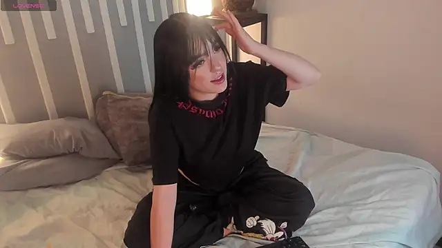 bubble  angel   online show from November 27, 2025, 11:43 am