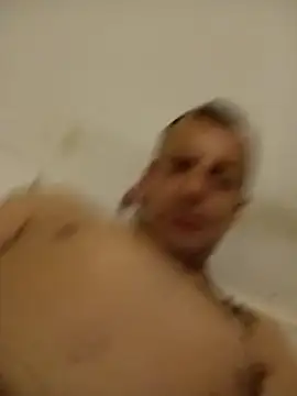 Snapshot of jjLARAY chatting on October 17, 2025, 3:43 am jjLARAY online show from October 17, 2025, 3:43 am