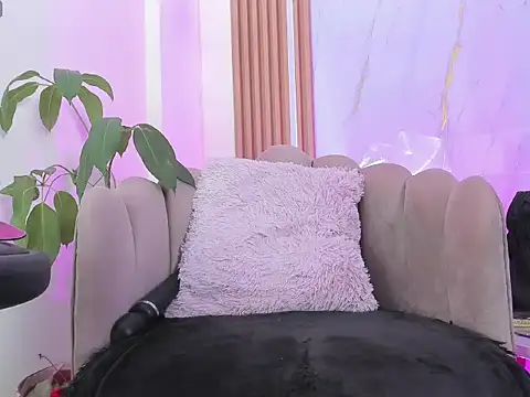 Snapshot of little__Chloee_ chatting on November 13, 2025, 8:29 am little Chloee online show from November 13, 2025, 8:29 am