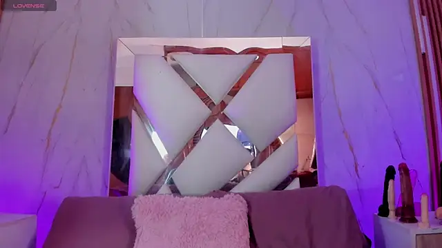 Snapshot of little__Chloee_ chatting on February 10, 2026, 9:36 pm little Chloee online show from February 10, 2026, 9:36 pm