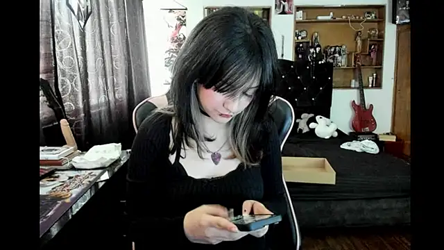 Snapshot of Maki_Zein_ chatting on February 13, 2026, 8:42 pm Maki Zein online show from February 13, 2026, 8:42 pm