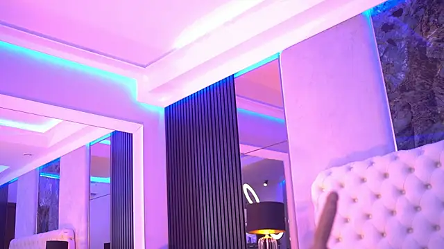 Snapshot of LuxenNoir chatting on April 11, 2026, 7:45 am LuxenNoir online show from April 11, 2026, 7:45 am