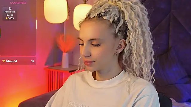 Snapshot of mia_silkk chatting on January 16, 2026, 6:17 am mia silkk online show from January 16, 2026, 6:17 am