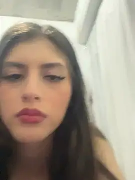 Snapshot of AlessiaLuxx chatting on April 27, 2026, 11:25 pm AlessiaLuxx online show from April 27, 2026, 11:25 pm