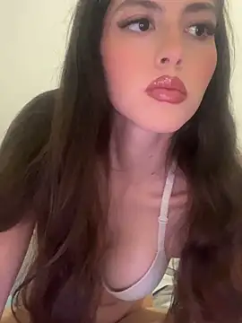 Snapshot of AlessiaLuxx chatting on May 3, 2026, 12:27 am AlessiaLuxx online show from May 3, 2026, 12:27 am