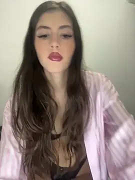 Snapshot of AlessiaLuxx chatting on May 7, 2026, 10:57 pm AlessiaLuxx online show from May 7, 2026, 10:57 pm