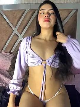 LunaMoore Pink online show from February 4, 2026, 12:44 pm