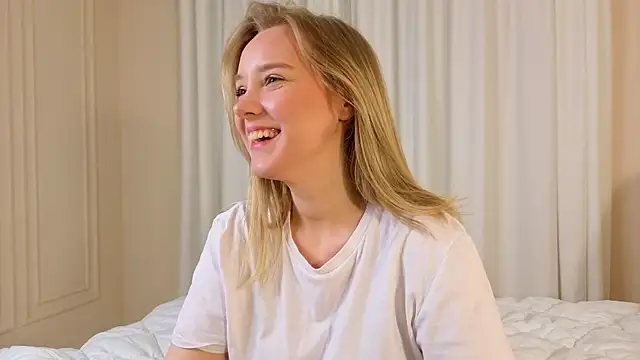 AIicaparkerc online show from October 17, 2025, 10:33 pm