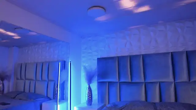 HollyPeach online show from March 6, 2026, 7:42 pm