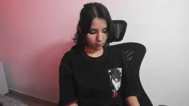 HollyPeach online show from October 27, 2025, 12:39 pm