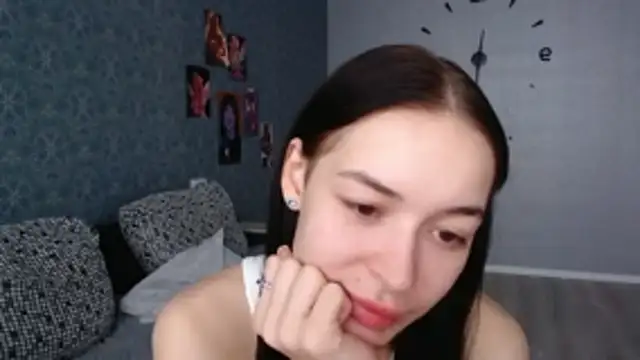 Daphne Darkthorn online show from November 5, 2025, 12:30 pm