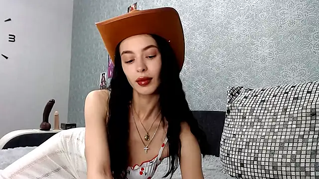 Daphne Darkthorn online show from October 18, 2025, 3:08 am