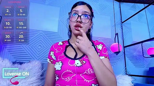 Snapshot of CinnamonHeat chatting on October 15, 2025, 11:40 am CinnamonHeat online show from October 15, 2025, 11:40 am