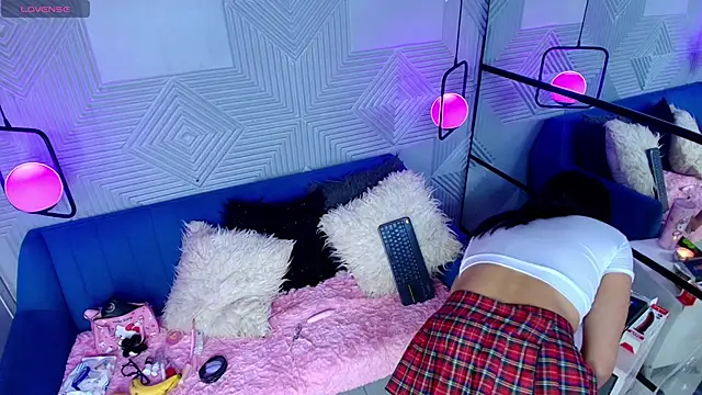 Snapshot of CinnamonHeat chatting on November 13, 2025, 11:03 am CinnamonHeat online show from November 13, 2025, 11:03 am