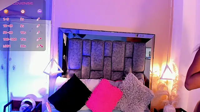 SofiRuiz  online show from December 18, 2025, 3:11 am