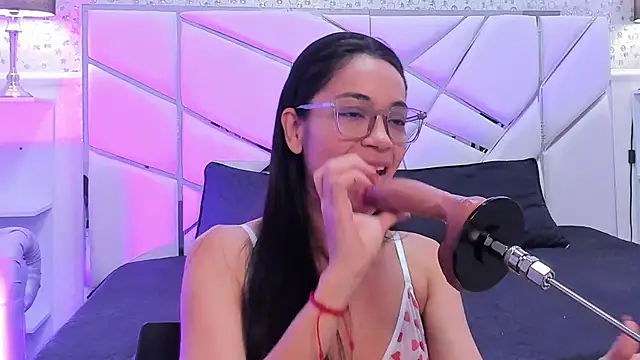 GabbiePrice online show from April 6, 2026, 11:44 am