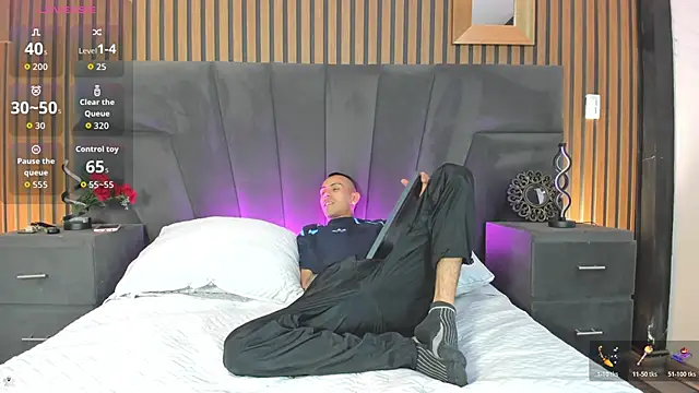 DerryAndIzzy online show from November 3, 2025, 4:17 am