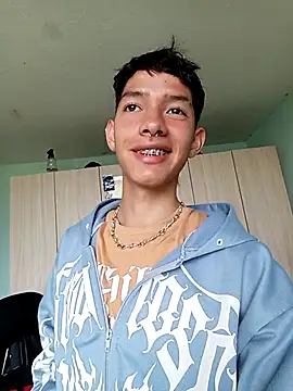 Snapshot of heyy_noah11 chatting on April 26, 2026, 5:54 pm heyy noah11 online show from April 26, 2026, 5:54 pm