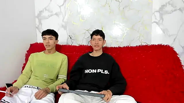 Snapshot of heyy_noah11 chatting on May 17, 2026, 1:33 pm heyy noah11 online show from May 17, 2026, 1:33 pm