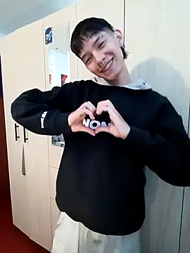 heyy noah11 online show from October 26, 2025, 1:17 am