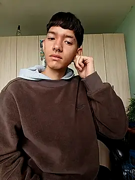 heyy noah11 online show from April 17, 2026, 1:36 pm