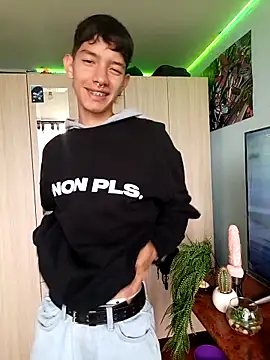 heyy noah11 online show from October 31, 2025, 7:54 pm