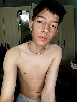 Snapshot of heyy_noah11 chatting on April 28, 2026, 2:27 am heyy noah11 online show from April 28, 2026, 2:27 am