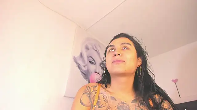 Snapshot of BiancaValentinna chatting on November 10, 2025, 5:18 pm BiancaValentinna online show from November 10, 2025, 5:18 pm