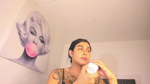 Snapshot of BiancaValentinna chatting on November 12, 2025, 6:56 pm BiancaValentinna online show from November 12, 2025, 6:56 pm