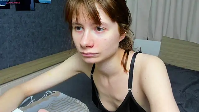 EvelynJin  online show from October 19, 2025, 4:21 pm