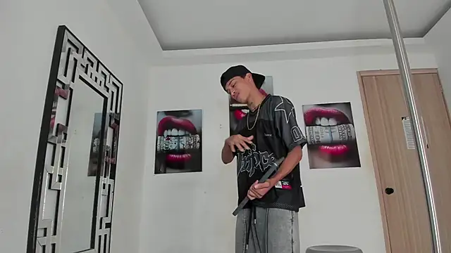 EMPIRE BOYS1 online show from December 4, 2025, 7:24 pm