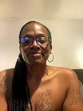 SweetCandy85 online show from November 2, 2025, 1:21 am