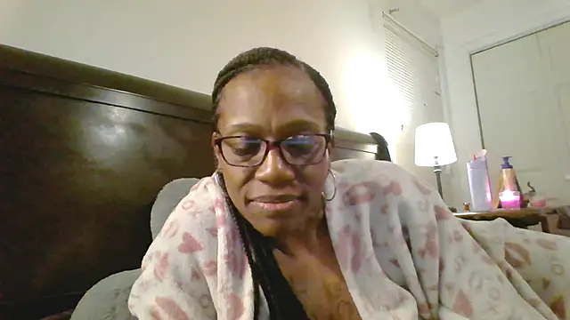 SweetCandy85 online show from October 16, 2025, 2:42 am