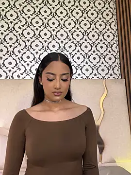 BEELLA TAY1 online show from November 6, 2025, 4:11 pm