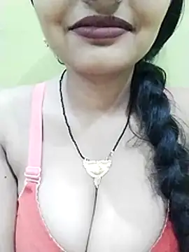 kiara-simmi online show from November 6, 2025, 1:48 pm