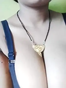 kiara-simmi online show from October 29, 2025, 3:38 am